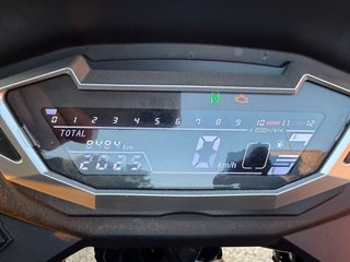 Motorhispania Tray 125 Touring 2023, puños calefac