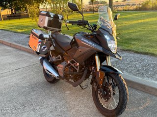 Motorhispania Tray 125 Touring 2023, puños calefac