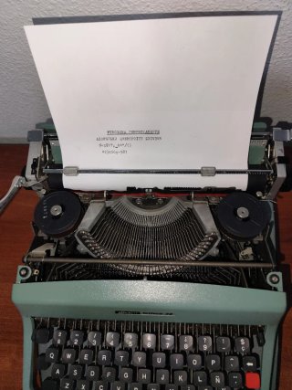 Máquina de escribir Olivetti Lettera 32