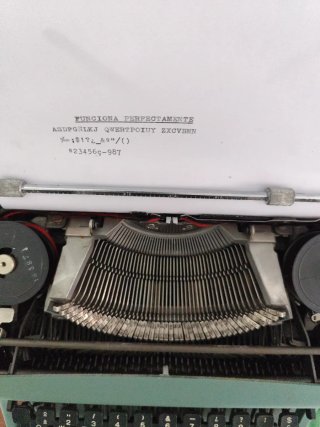Máquina de escribir Olivetti Lettera 32