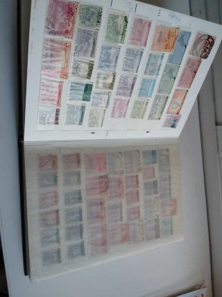 Álbum sellos antiguos +1000 sellos varios países