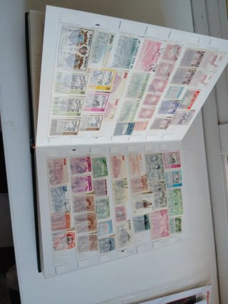 Álbum sellos antiguos +1000 sellos varios países