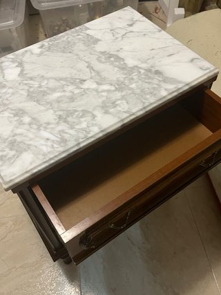 Mesitas de noche de madera con mármol