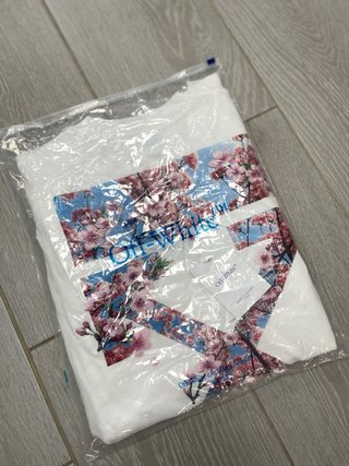 Camiseta Off White Flores Sakura Talla L