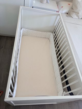Cuna de bebé blanca