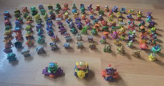 Lote 126 Figuras SuperThings + 3 Coches