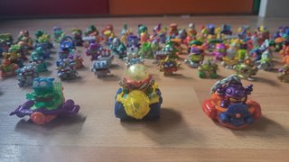 Lote 126 Figuras SuperThings + 3 Coches