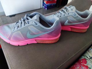 Zapatillas Nike Air Max grises y rosas