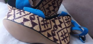Sandalias Desigual Cuña Azul y Beige