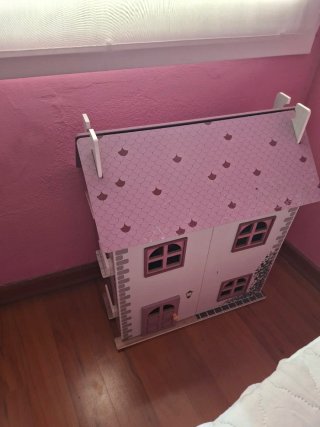 Casa de muñecas rosa