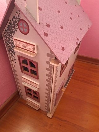 Casa de muñecas rosa