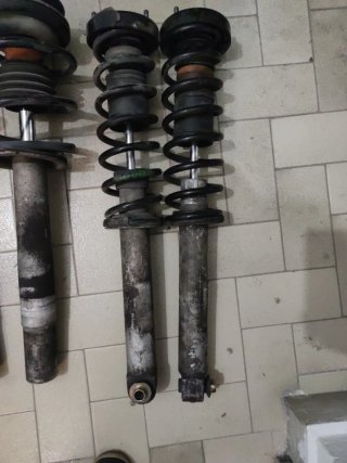 Amortiguadores OEM BMW E39 en buenas condiciones