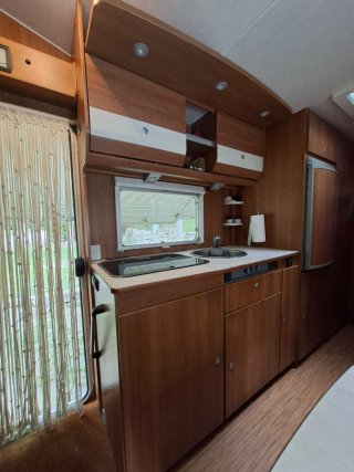 Autocaravana capuchina Ford Carado A 464.