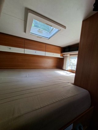 Autocaravana capuchina Ford Carado A 464.