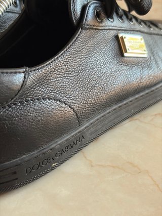 Zapatillas Dolce & Gabbana Piel Negra Logo Dorado