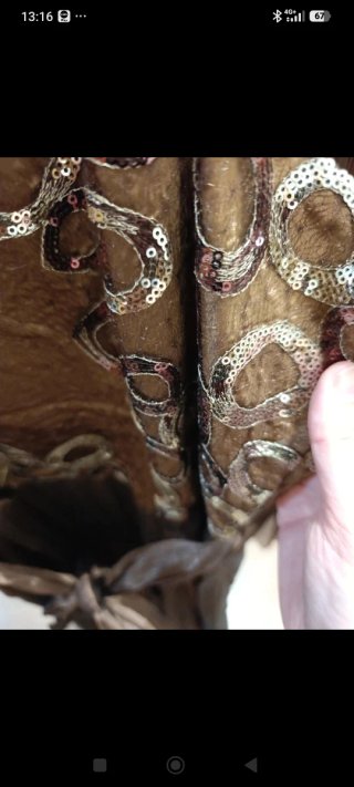 Vestido de ceremonia marrón y dorado