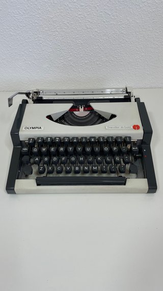 Máquina de escribir Olympia Traveller de Luxe