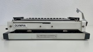 Máquina de escribir Olympia Traveller de Luxe