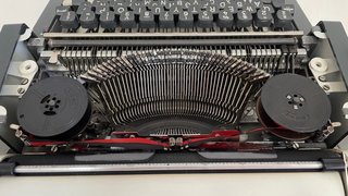 Máquina de escribir Olympia Traveller de Luxe