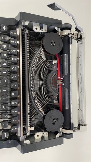 Máquina de escribir Olympia Traveller de Luxe