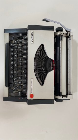 Máquina de escribir Olympia Traveller de Luxe