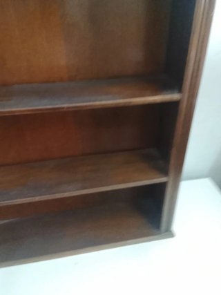 Estantería de madera con 3 baldas