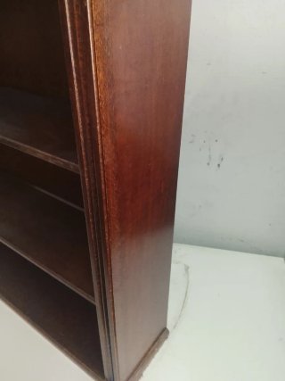 Estantería de madera con 3 baldas
