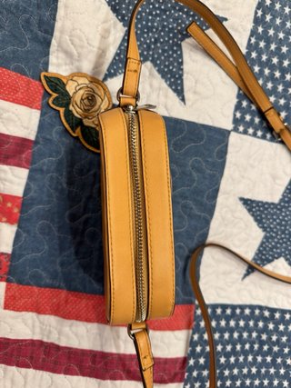 Bolso Bershka bandolera con colgante flor