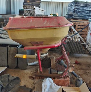 Abonadora pendular Vicon 400 Kgs.