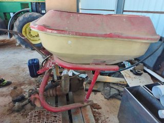 Abonadora pendular Vicon 400 Kgs.