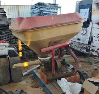 Abonadora pendular Vicon 400 Kgs.