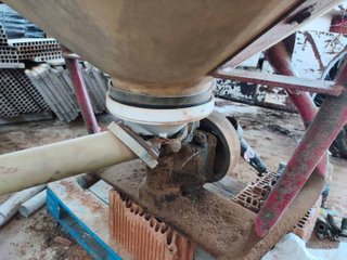 Abonadora pendular Vicon 400 Kgs.