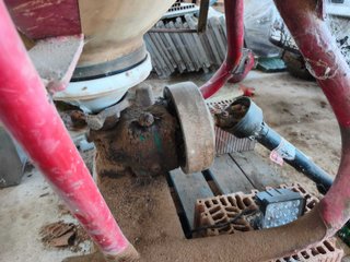 Abonadora pendular Vicon 400 Kgs.