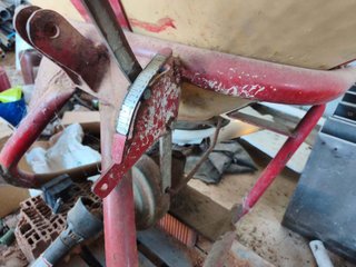 Abonadora pendular Vicon 400 Kgs.