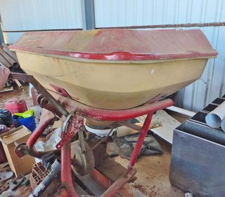Abonadora pendular Vicon 400 Kgs.