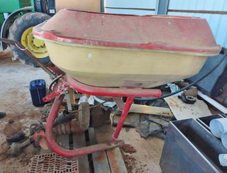 Abonadora pendular Vicon 400 Kgs.