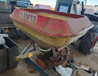 Abonadora pendular Vicon 400 Kgs.
