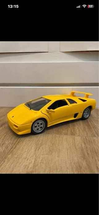 4 Maquetas Coches 1/18