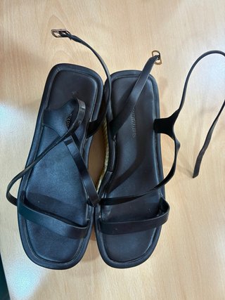 Sandalias negras plataforma tiras