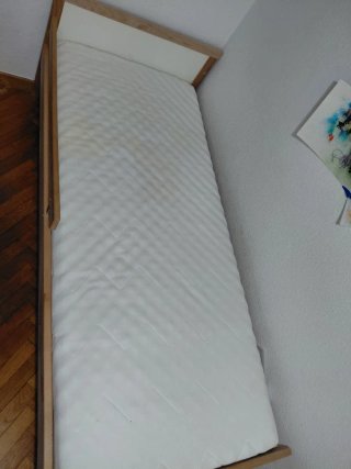 Cama individual de madera