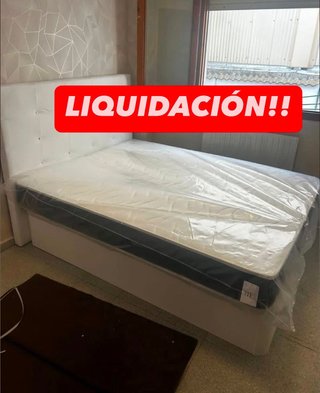 Cama individual blanca con colchón