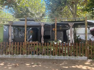 Caravana fija en camping