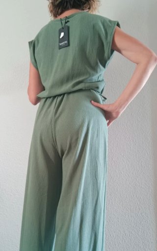Mono verde sin mangas
