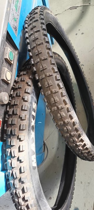 Cubiertas Maxxis High Roller Minion DHF