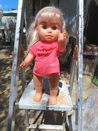 Muñeca Ulecs Carmina baila y camina