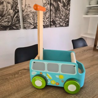 Correpasillos Furgo PlanToys