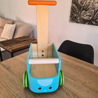 Correpasillos Furgo PlanToys