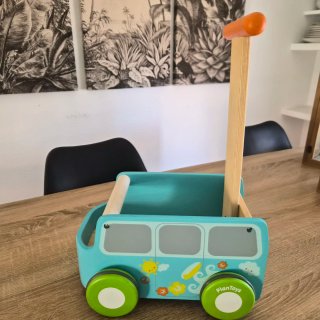 Correpasillos Furgo PlanToys