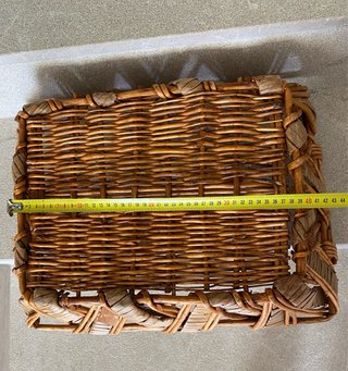 Cesta de mimbre con asas