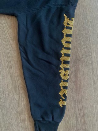 Sudadera Hollister Negra con Logo Dorado
